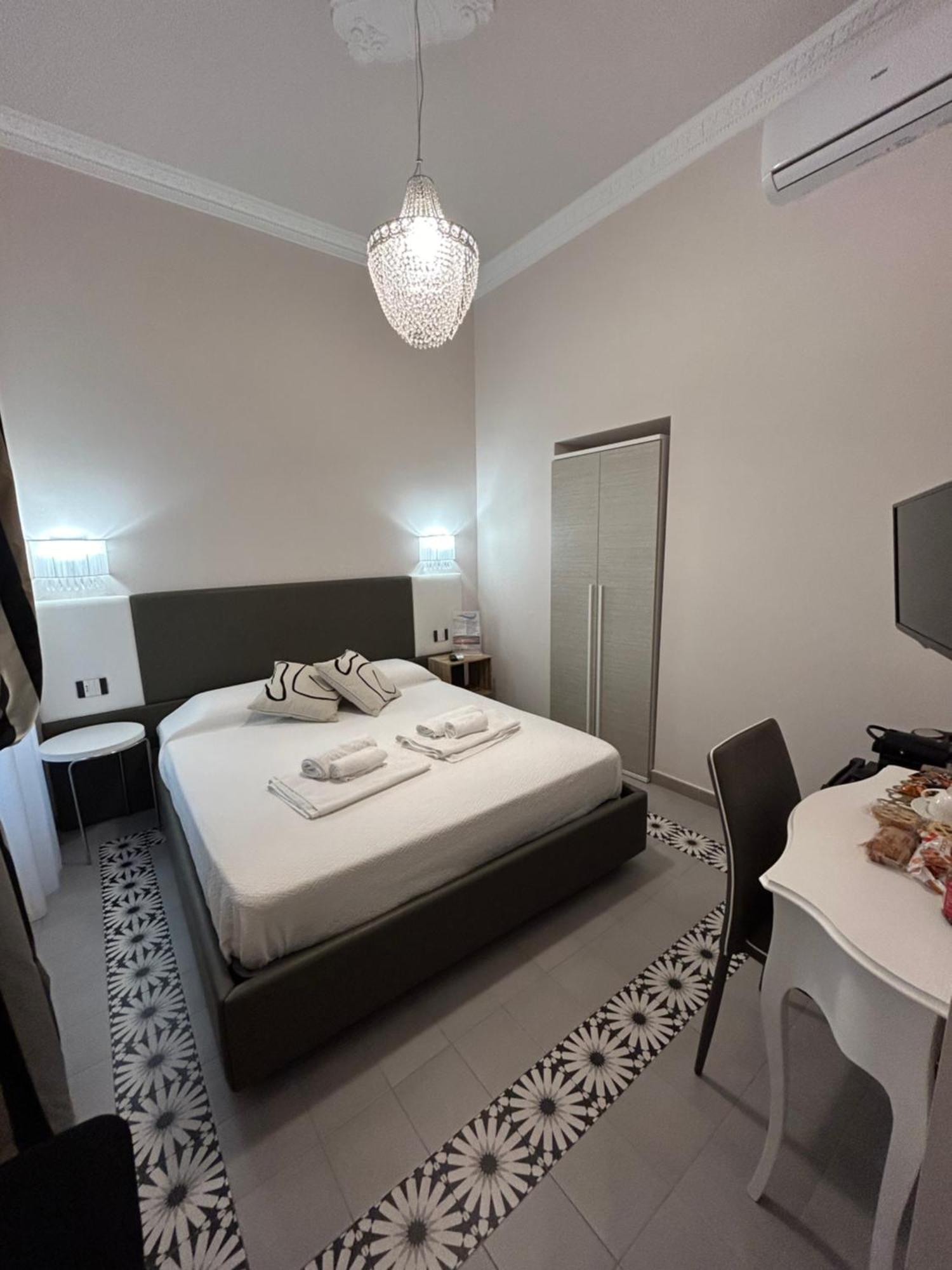 Dimora Le Pietre Del Mare Hotell Pizzo  Exteriör bild