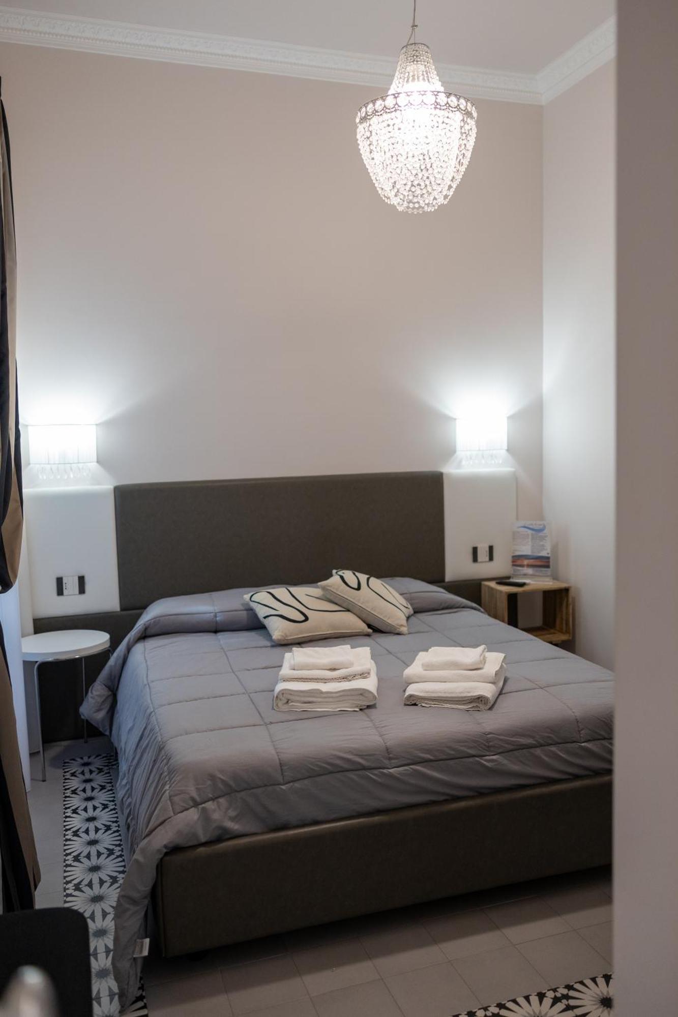 Dimora Le Pietre Del Mare Hotell Pizzo  Exteriör bild