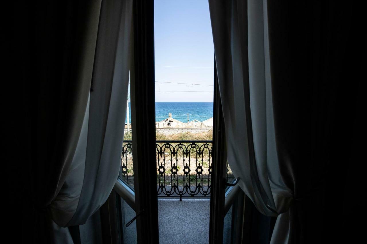 Dimora Le Pietre Del Mare Hotell Pizzo  Exteriör bild